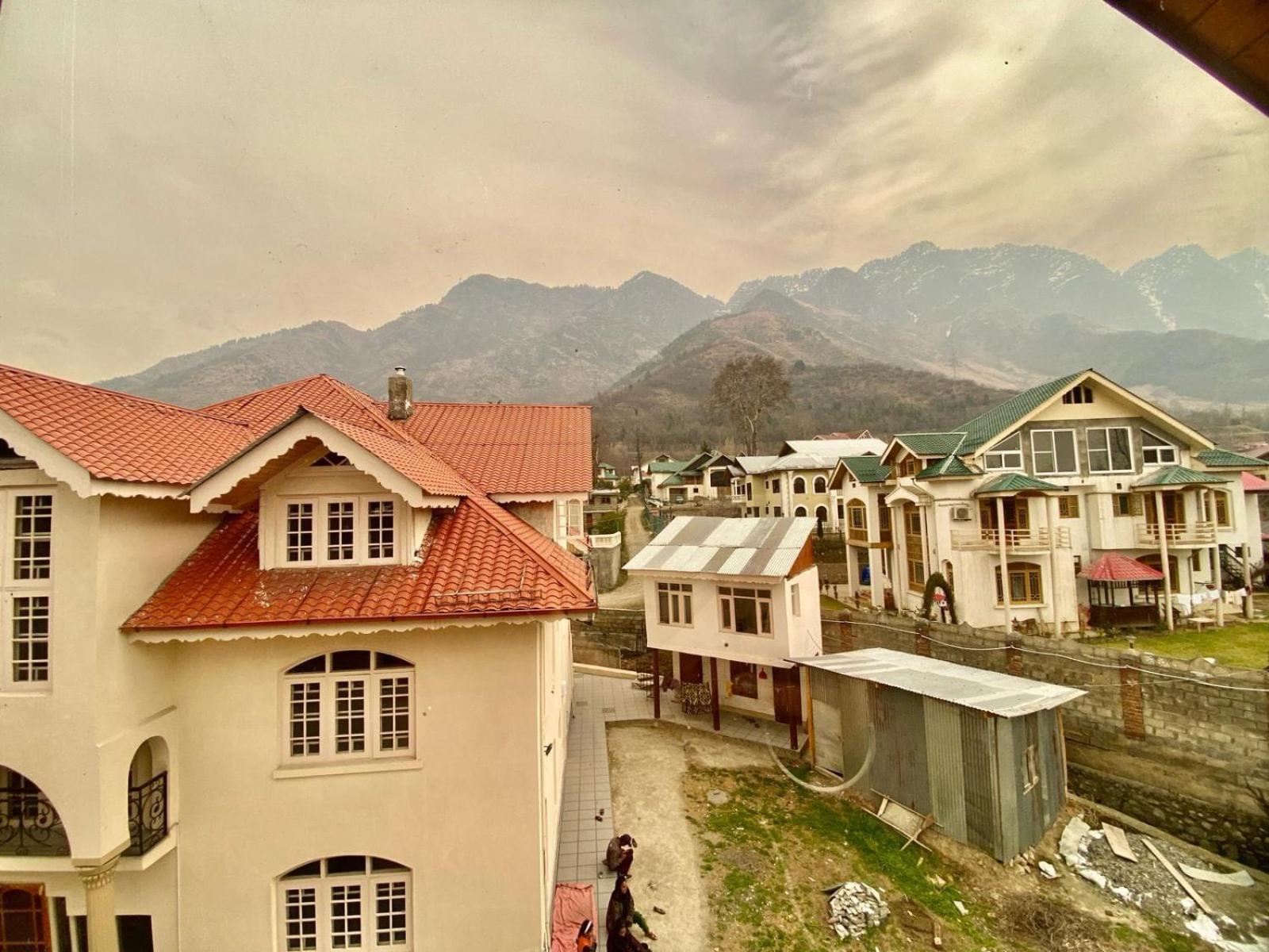 Silver Oak Srinagar  Exterior photo